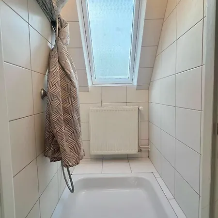 Apartament 2,5-zimmer-dachgeschoss Monteurwohnung *