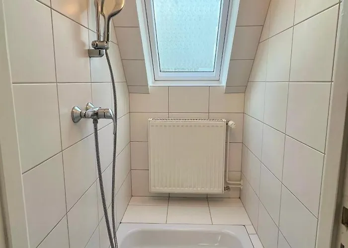 2,5-zimmer-dachgeschoss Monteurwohnung Ноймюнстер